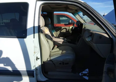 2004 Chevrolet Tahoe Z71 из США, поврежденный, VIN 1GNEK13Z04R127968